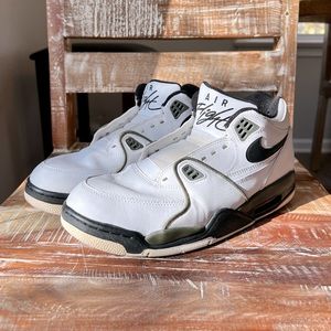 Men’s Nike Air Flights 89, size 10.5 Blk Laces are not pictured but are included